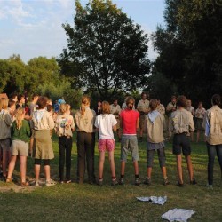 Uitladen Materiaal  48 - Scouts en Gidsen Zaventem 